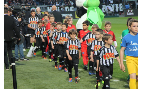 Nos U9 au stade Raymond Kopa!